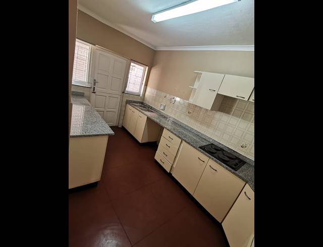 2 BEDROOM DUPLEX RENTED IN ESSENWOOD